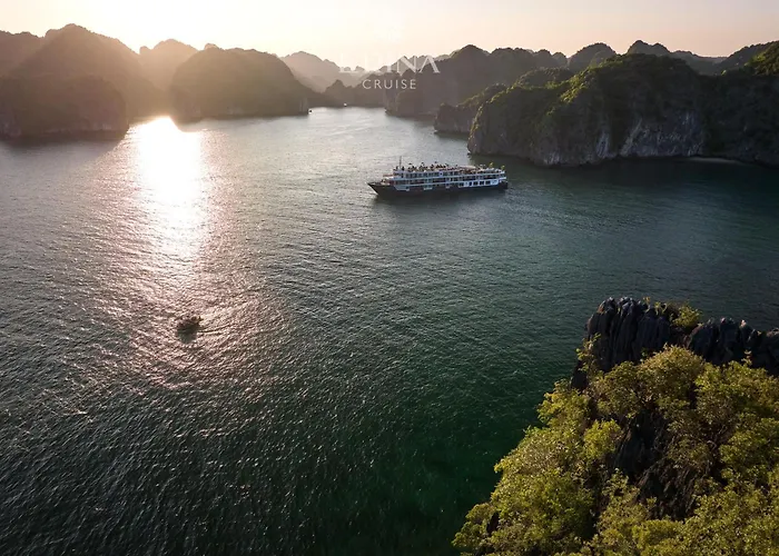 Rosa Cruise  Hạ Long