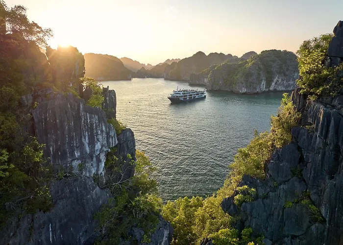 Rosa Cruise 5* Hạ Long