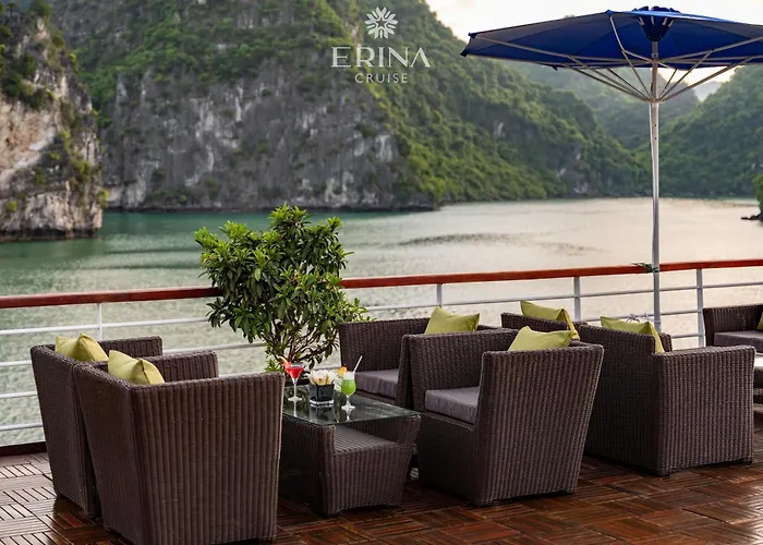 Rosa Cruise  Hạ Long