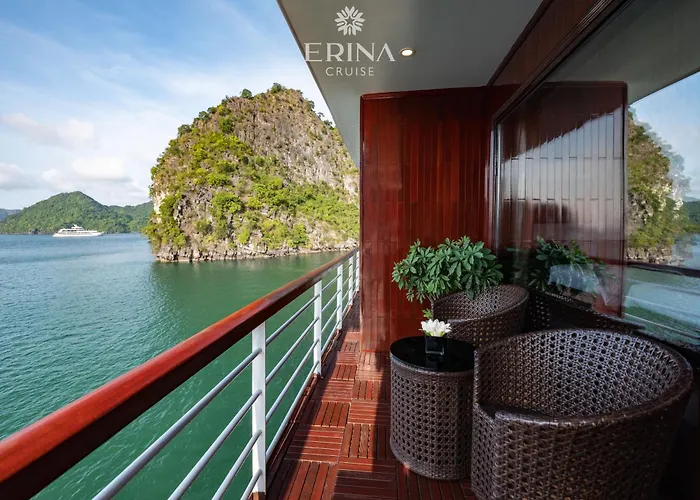 Rosa Cruise  Hạ Long