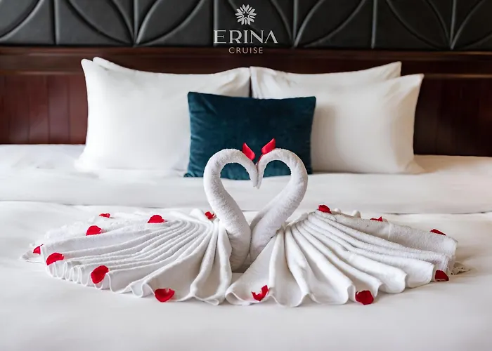 Rosa Cruise 5* Hạ Long