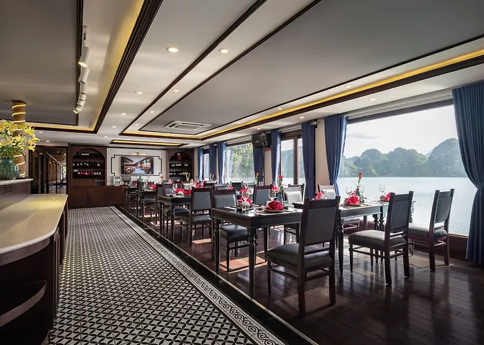 Rosa Cruise  Hạ Long